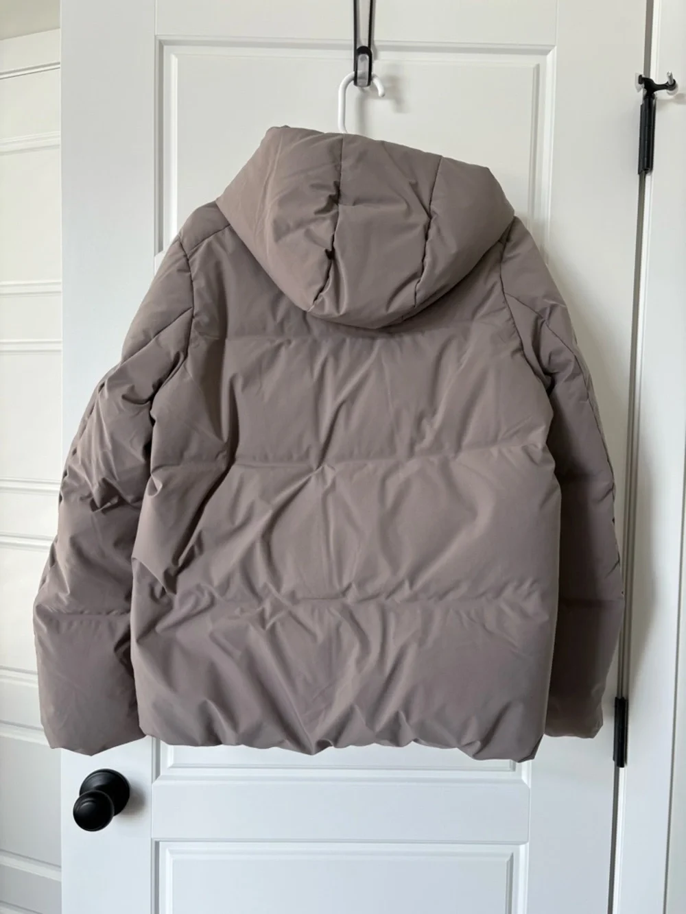 Uniqlo Seamless Down Puffer Jacket (M) - Picture 3 of 4